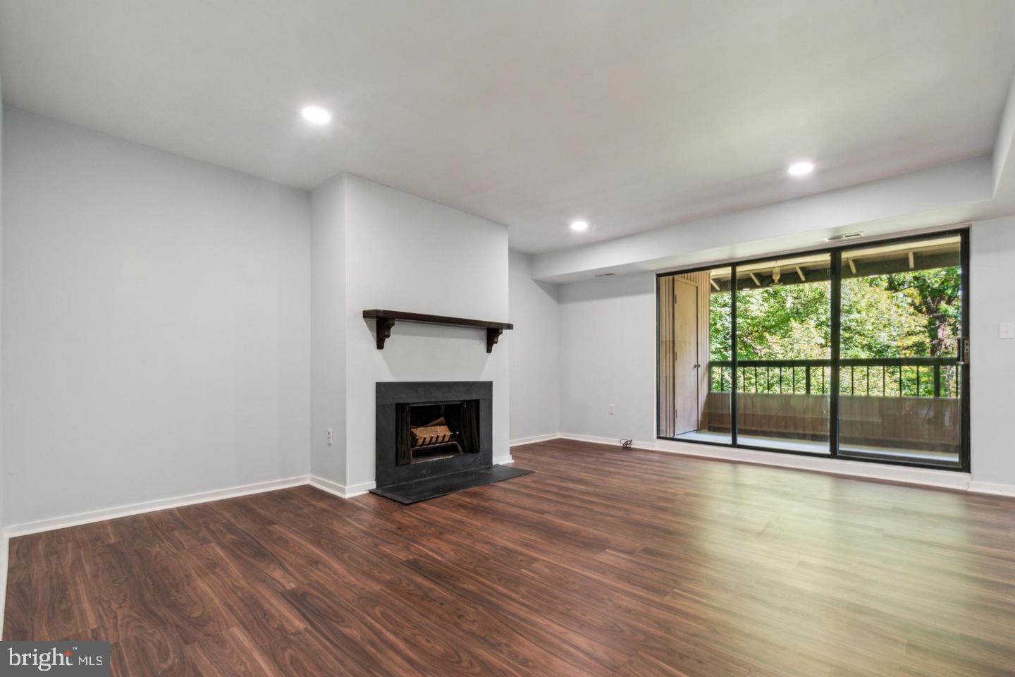 5667 Harpers Farm Rd #e Property Photo 9
