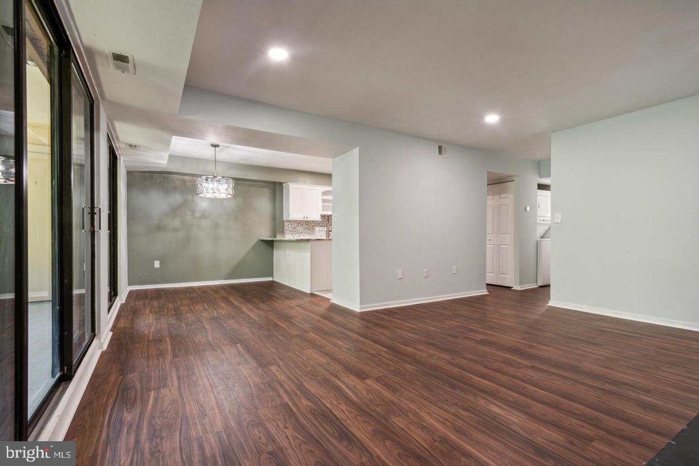 5667 Harpers Farm Rd #e Property Photo 10