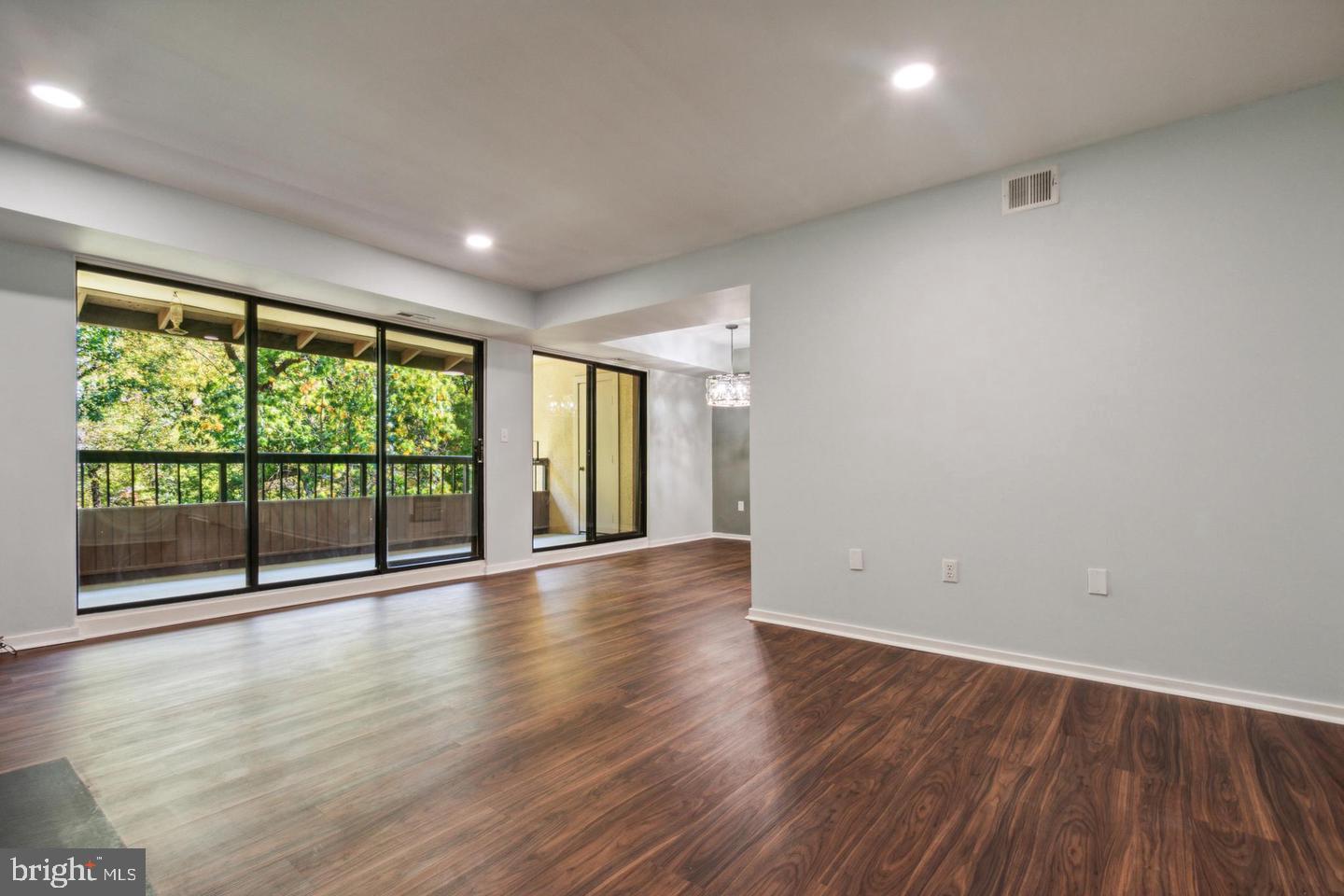 5667 Harpers Farm Rd #e Property Photo 11