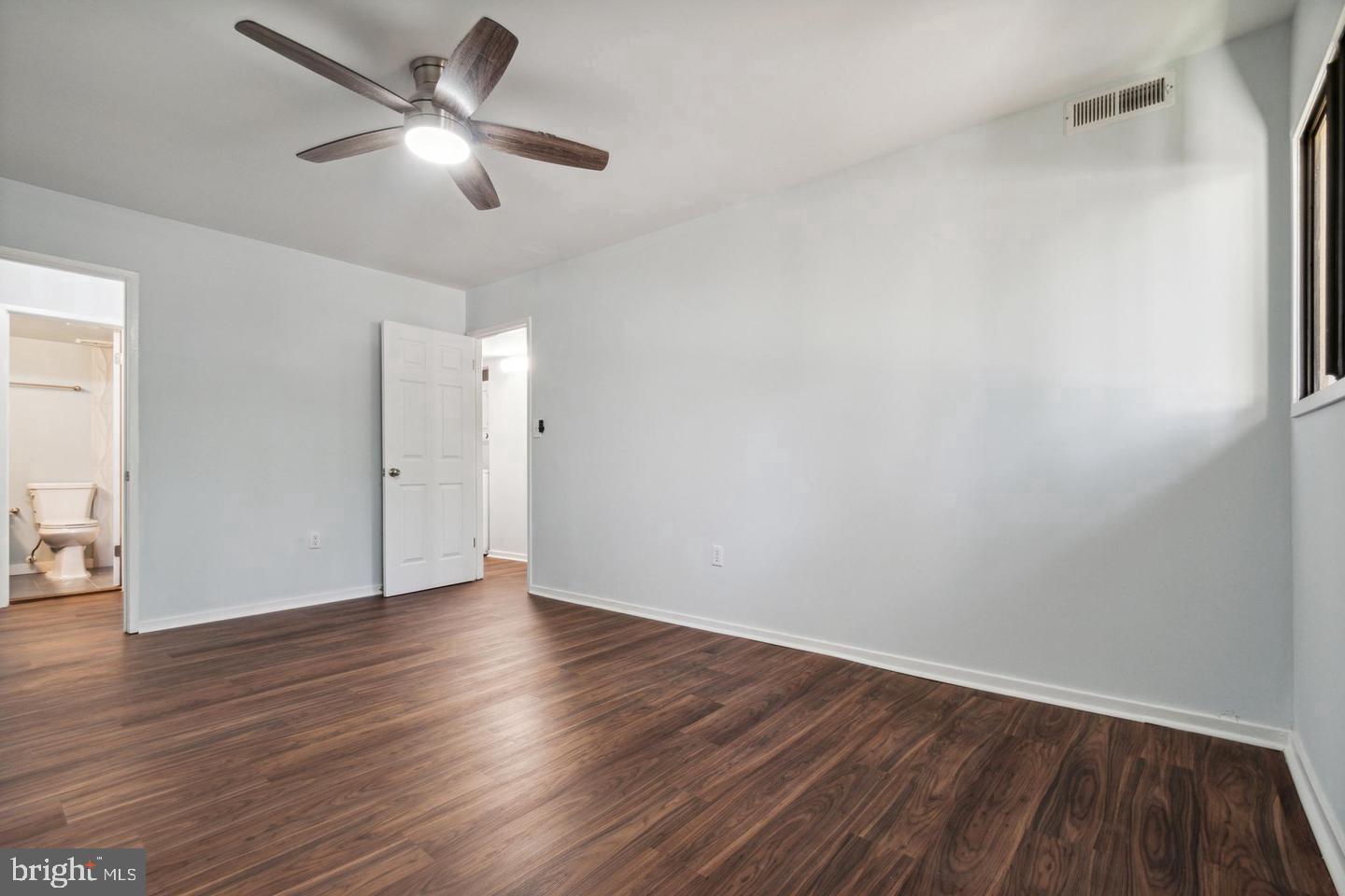 5667 Harpers Farm Rd #e Property Photo 16