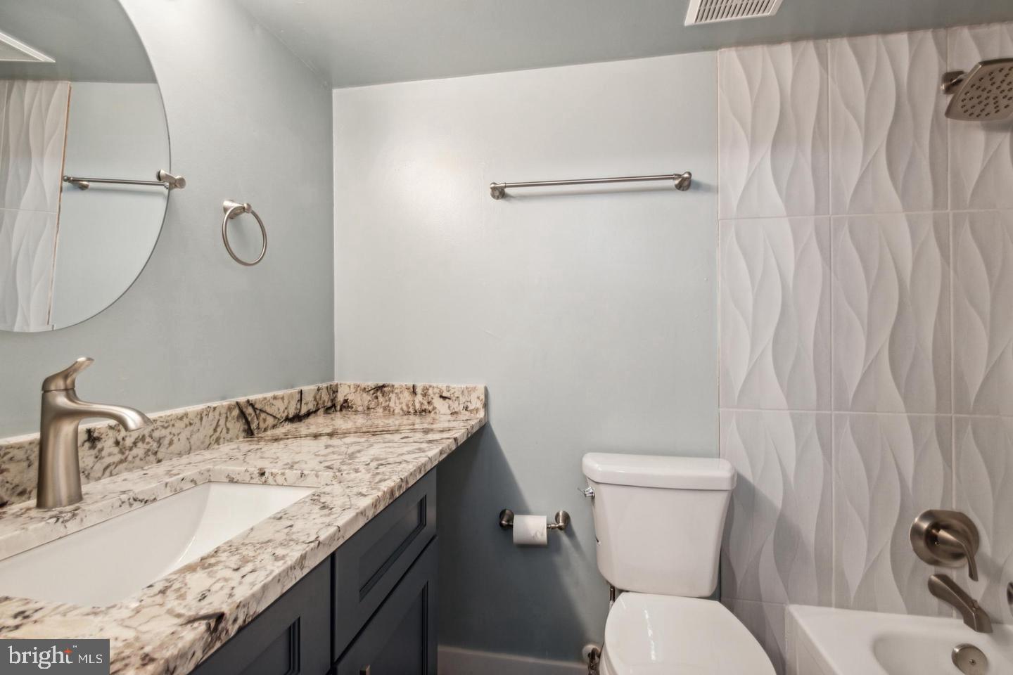 5667 Harpers Farm Rd #e Property Photo 17