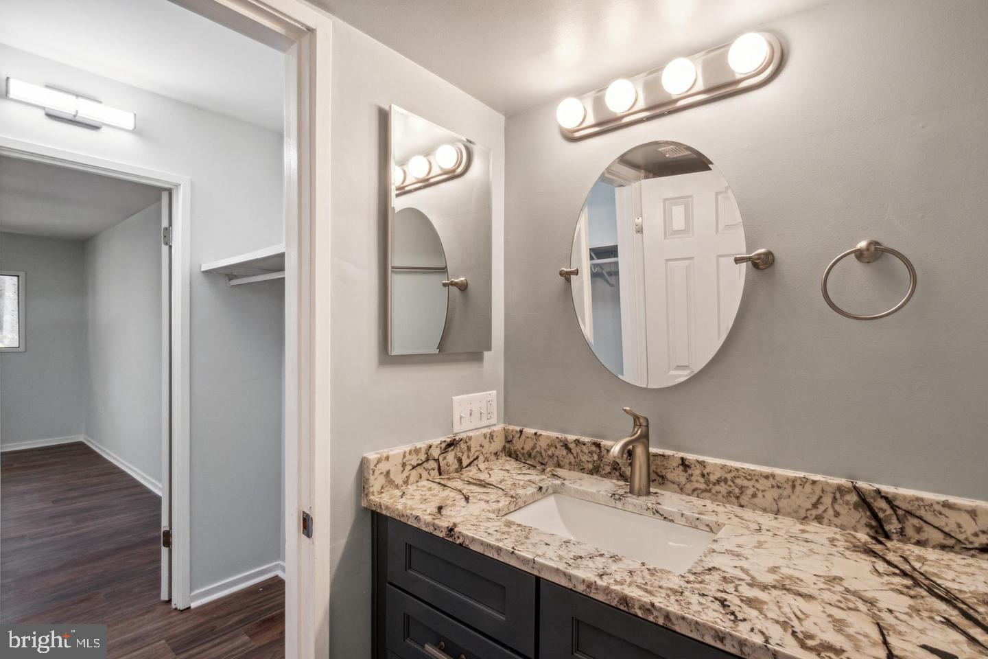 5667 Harpers Farm Rd #e Property Photo 18