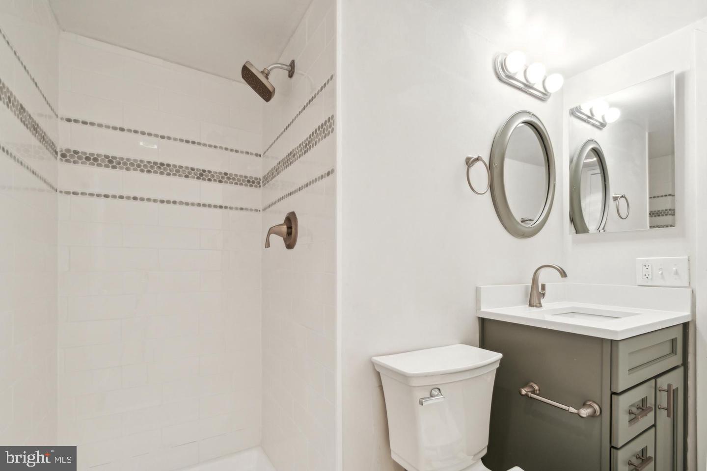 5667 Harpers Farm Rd #e Property Photo 24