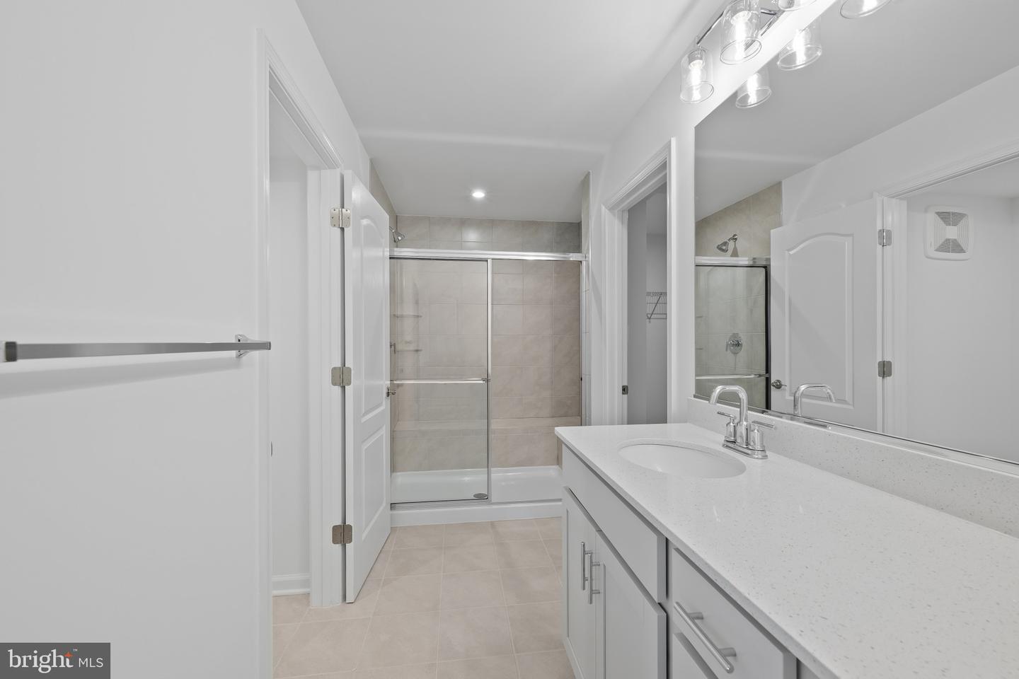 9942-a Count Fleet Cres Property Photo 20