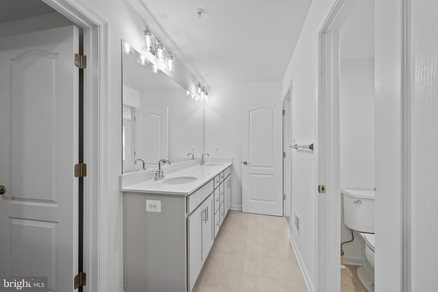 9942-a Count Fleet Cres Property Photo 21
