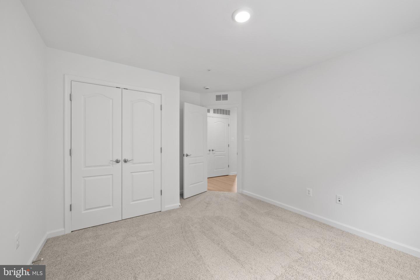 9942-a Count Fleet Cres Property Photo 23