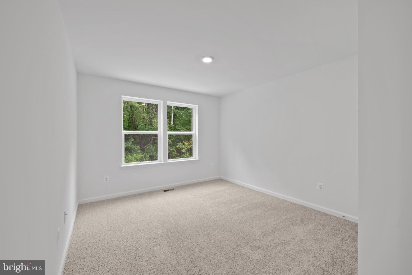 9942-a Count Fleet Cres Property Photo 24