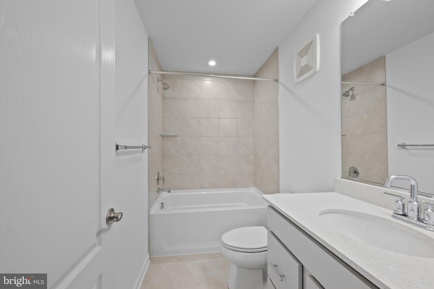 9942-a Count Fleet Cres Property Photo 26