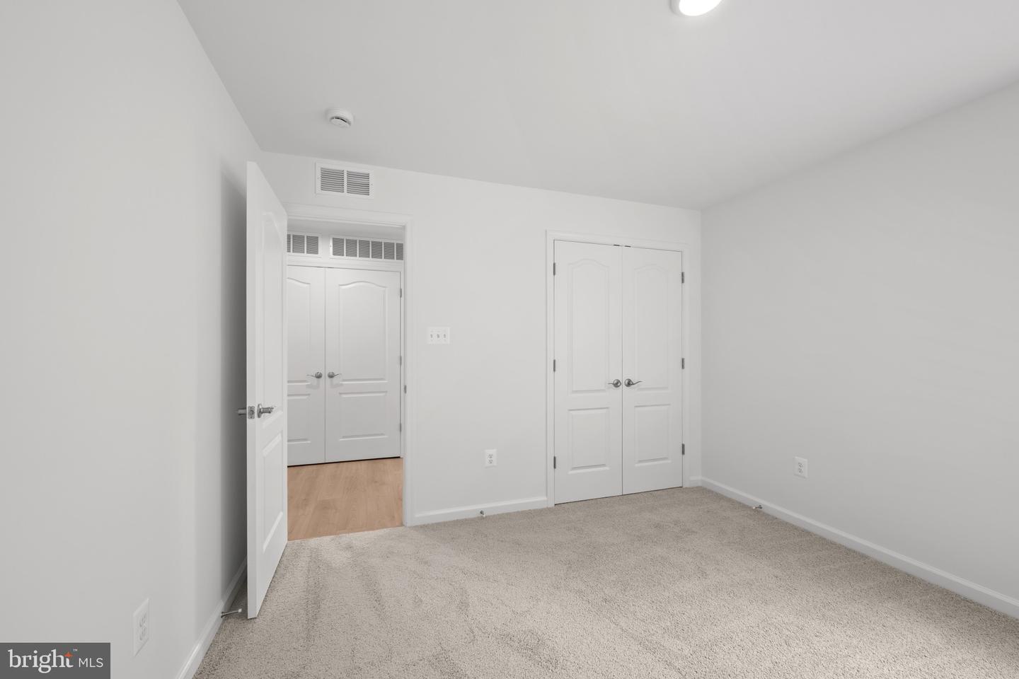 9942-a Count Fleet Cres Property Photo 27