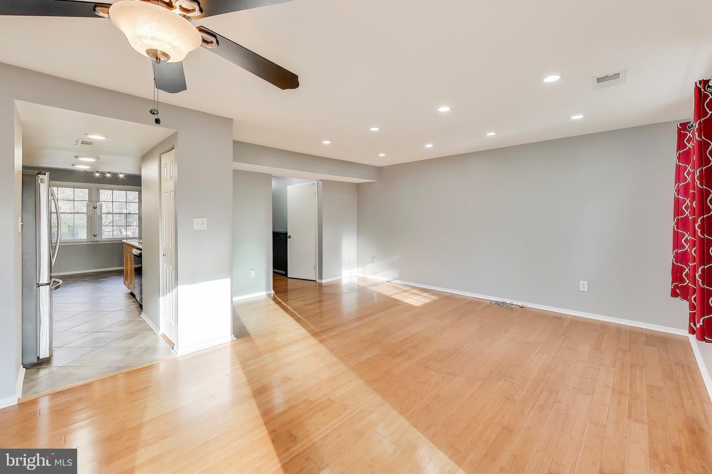 5769 Yellowrose Ct Property Photo 3