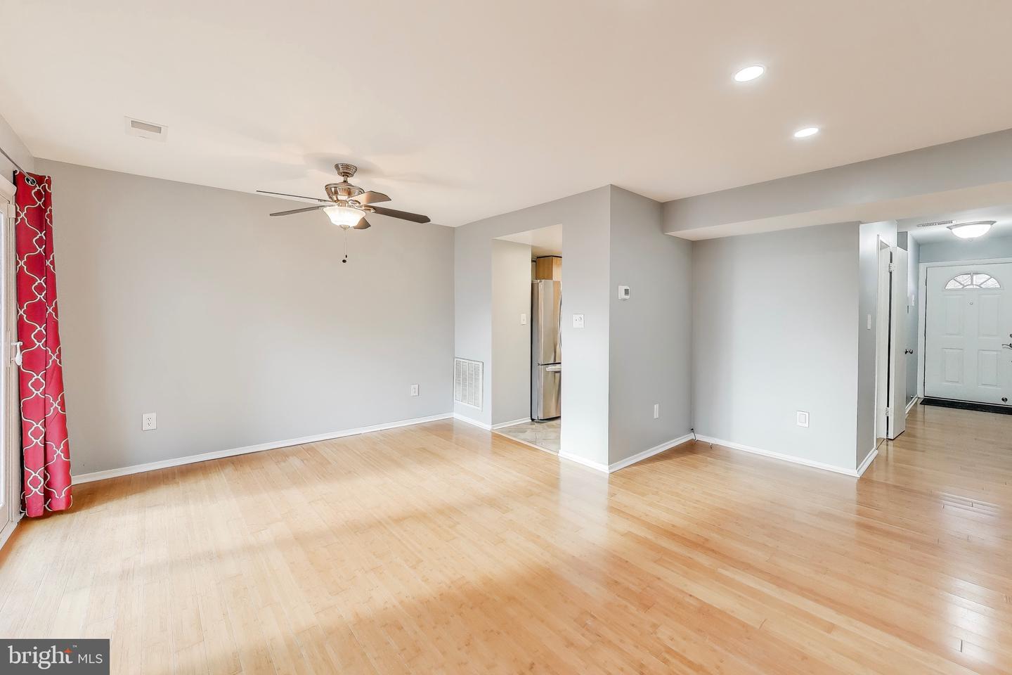 5769 Yellowrose Ct Property Photo 4