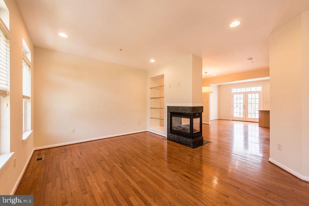 9829 Solar Crse Property Photo 3