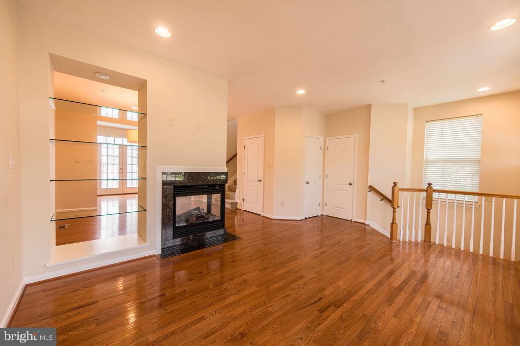 9829 Solar Crse Property Photo 4