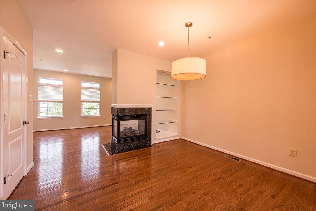 9829 Solar Crse Property Photo 5