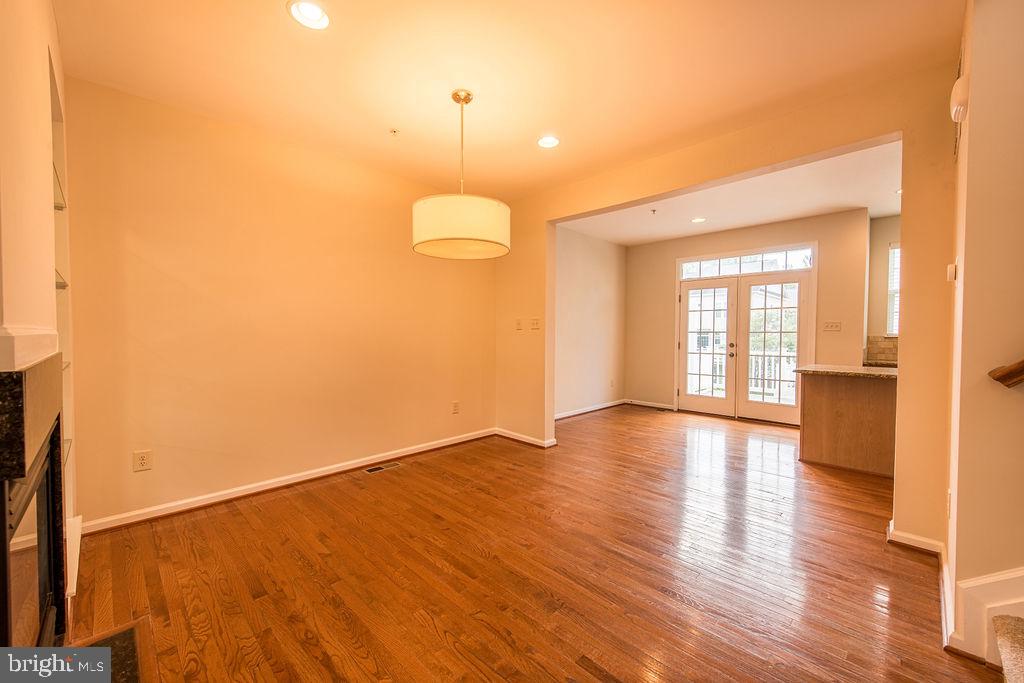 9829 Solar Crse Property Photo 6