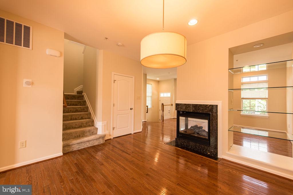 9829 Solar Crse Property Photo 7