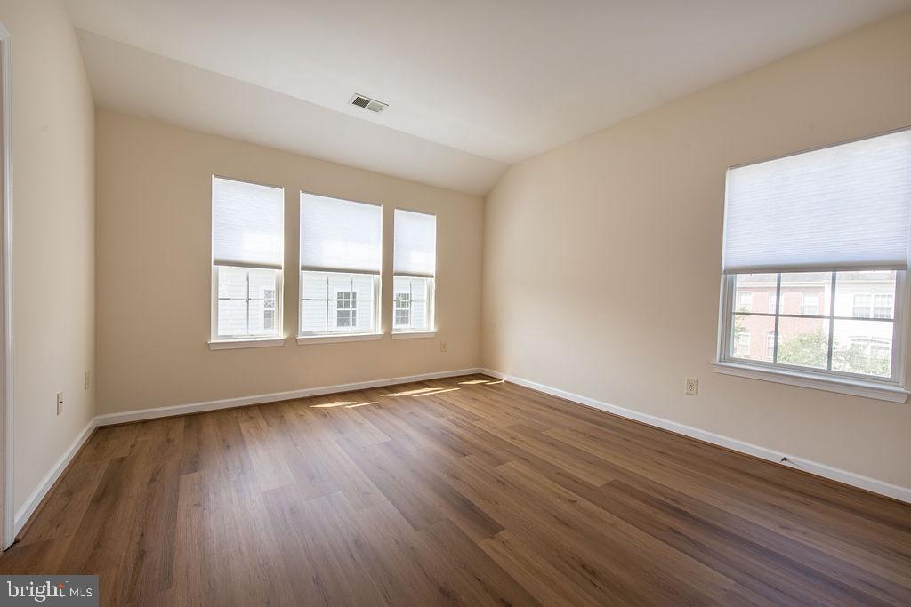 9829 Solar Crse Property Photo 17
