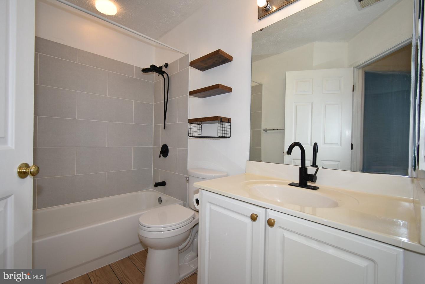 6617 Cambria Ter Property Photo 10