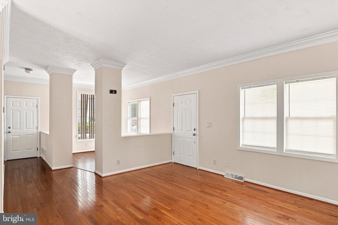 7661 Bluff Point Ln Property Photo 4