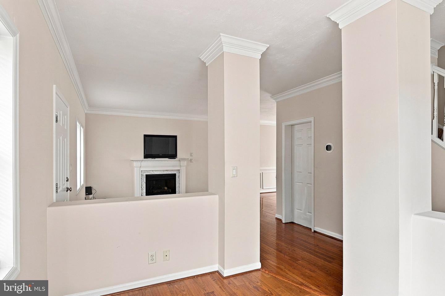 7661 Bluff Point Ln Property Photo 6