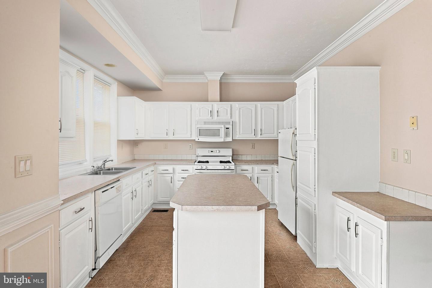 7661 Bluff Point Ln Property Photo 8