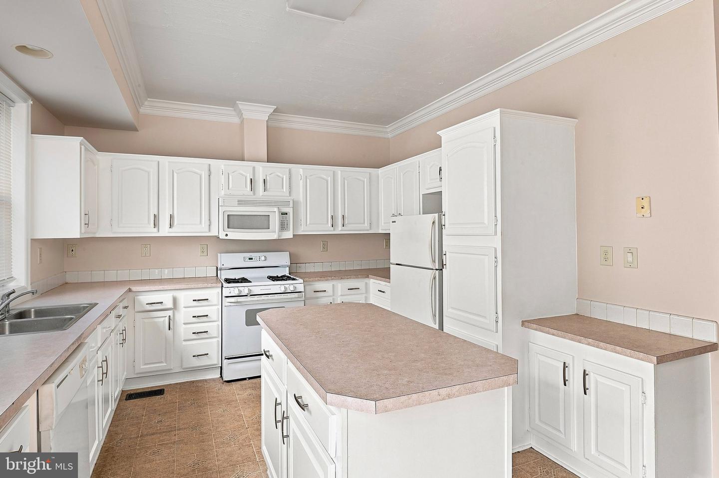 7661 Bluff Point Ln Property Photo 9