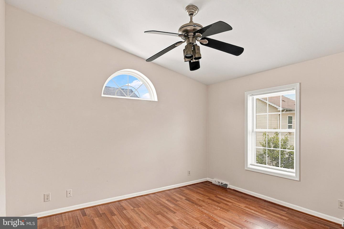 7661 Bluff Point Ln Property Photo 13