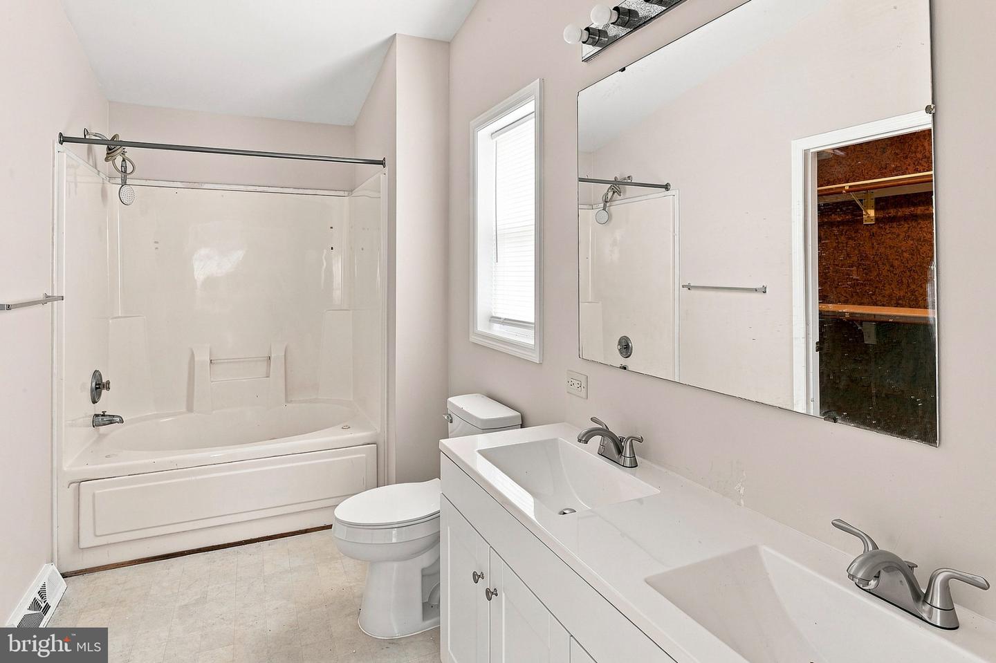 7661 Bluff Point Ln Property Photo 16