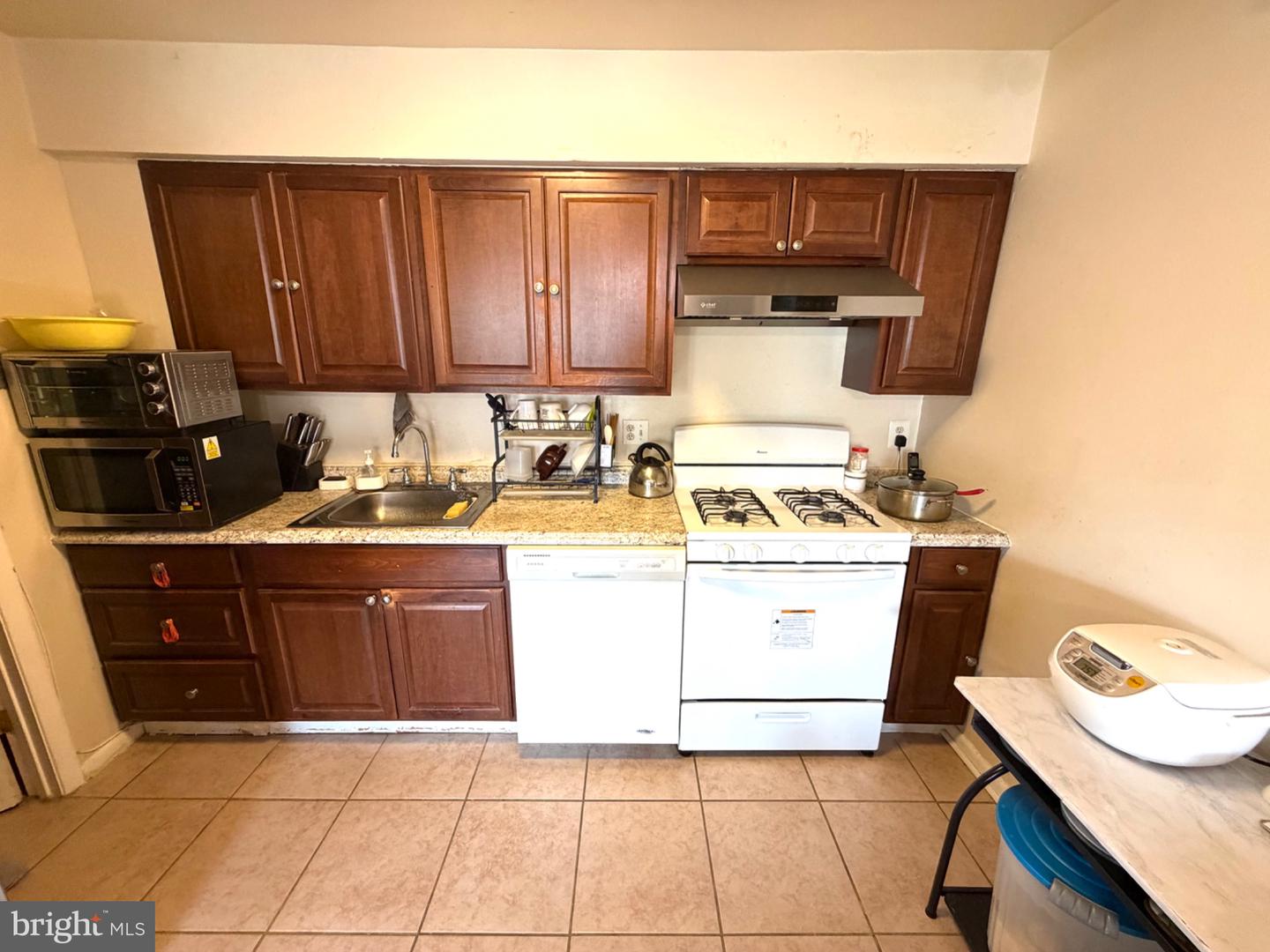 9160 Hitching Post Ln #d Property Photo 4