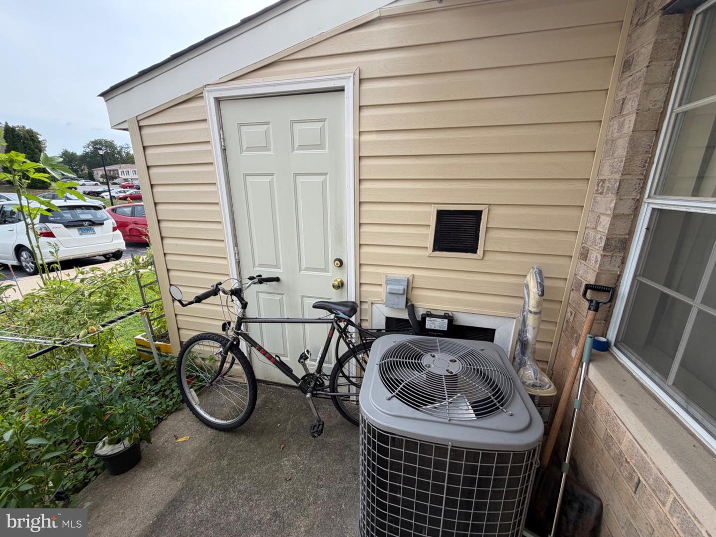 9160 Hitching Post Ln #d Property Photo 15