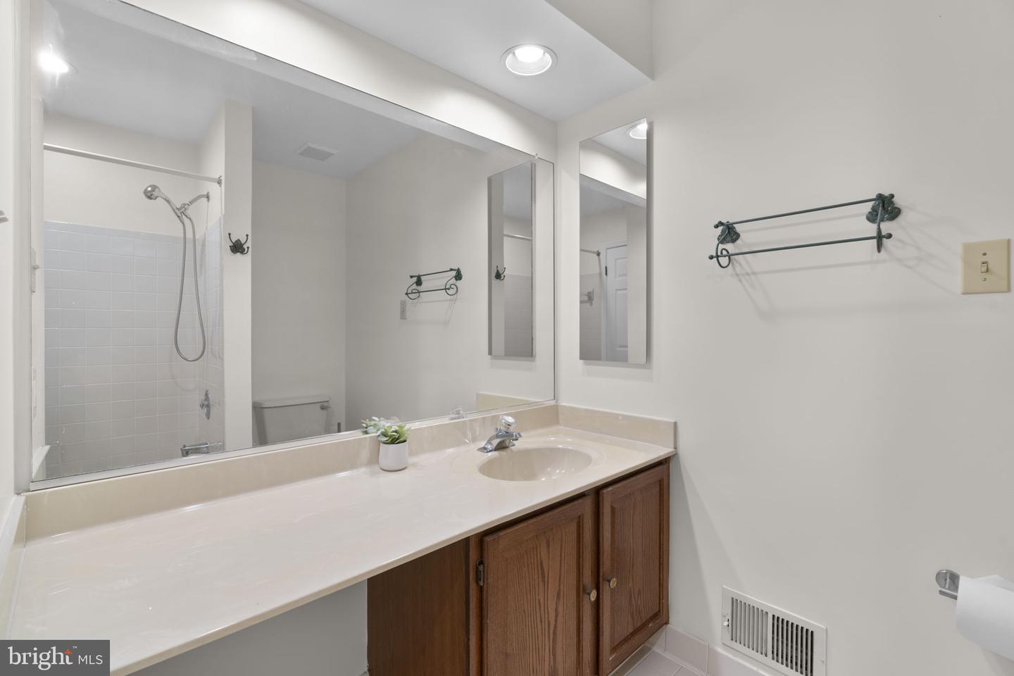 8710 Birkenhead Ct Property Photo 32