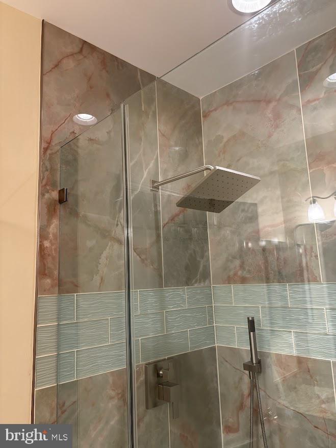 7305 Maplecrest Rd #304 Property Photo 26