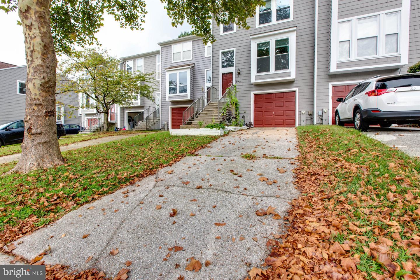 7717 Heatherside Ln Property Photo 4