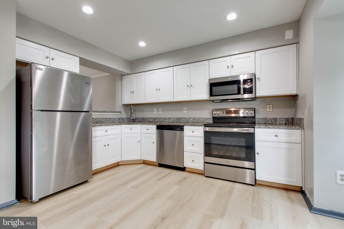 7717 Heatherside Ln Property Photo 6