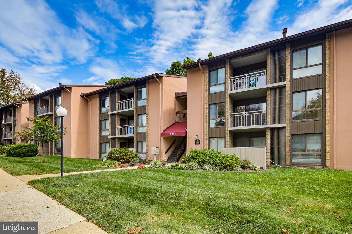 5911 TAMAR DR #6 R30 Property Photo 1
