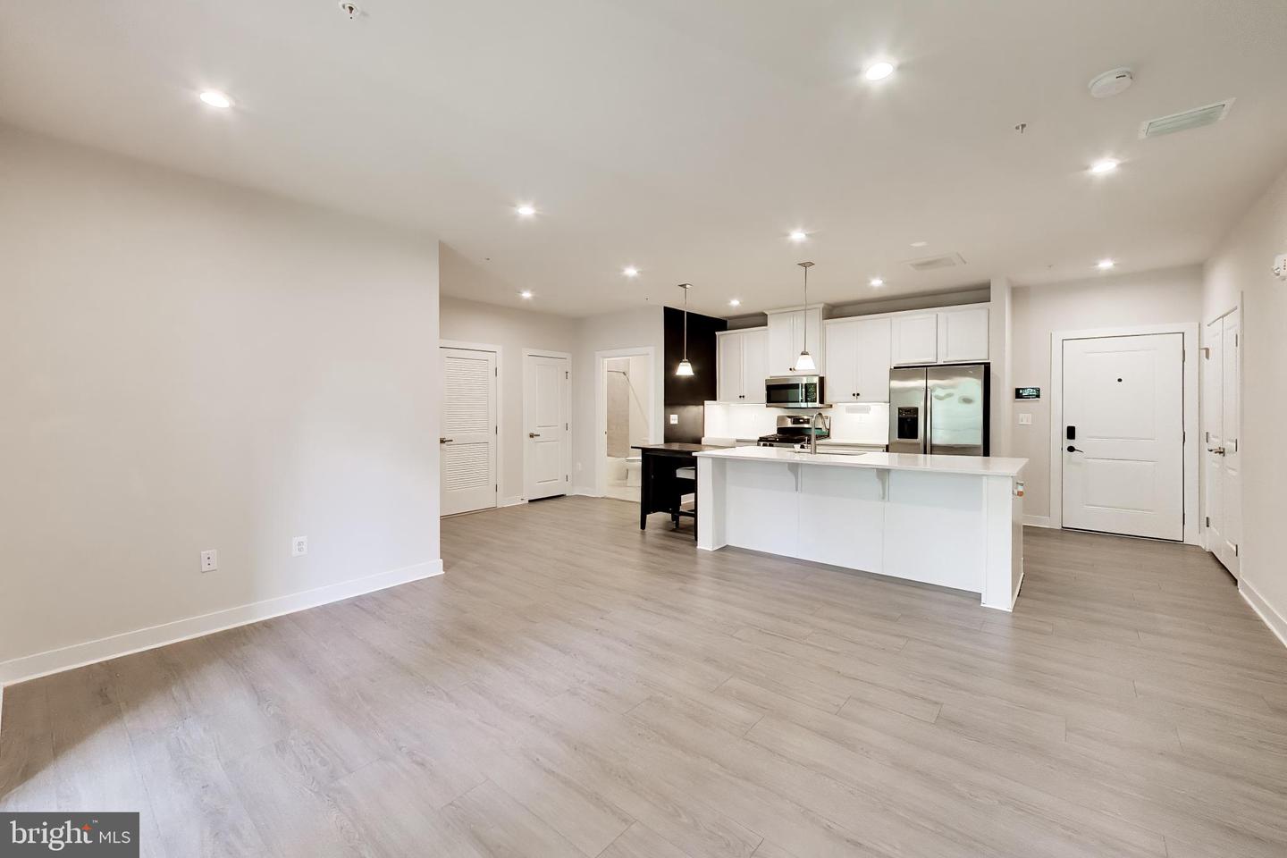 10411 RESORT RD #J Property Photo 1