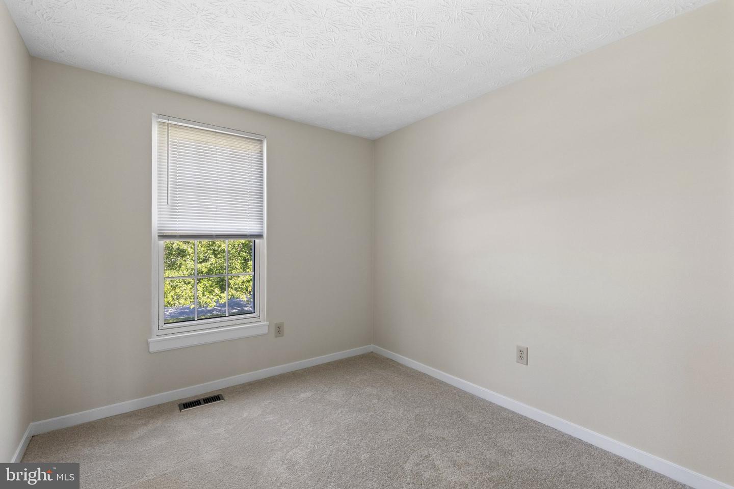 5586 Hunting Horn Drive Dr Property Photo 24