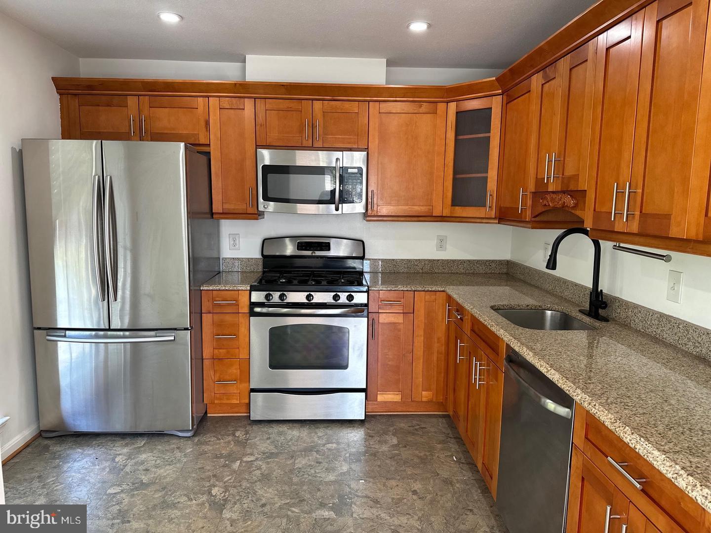 5960 MILLRACE CT #B304 Property Photo 1