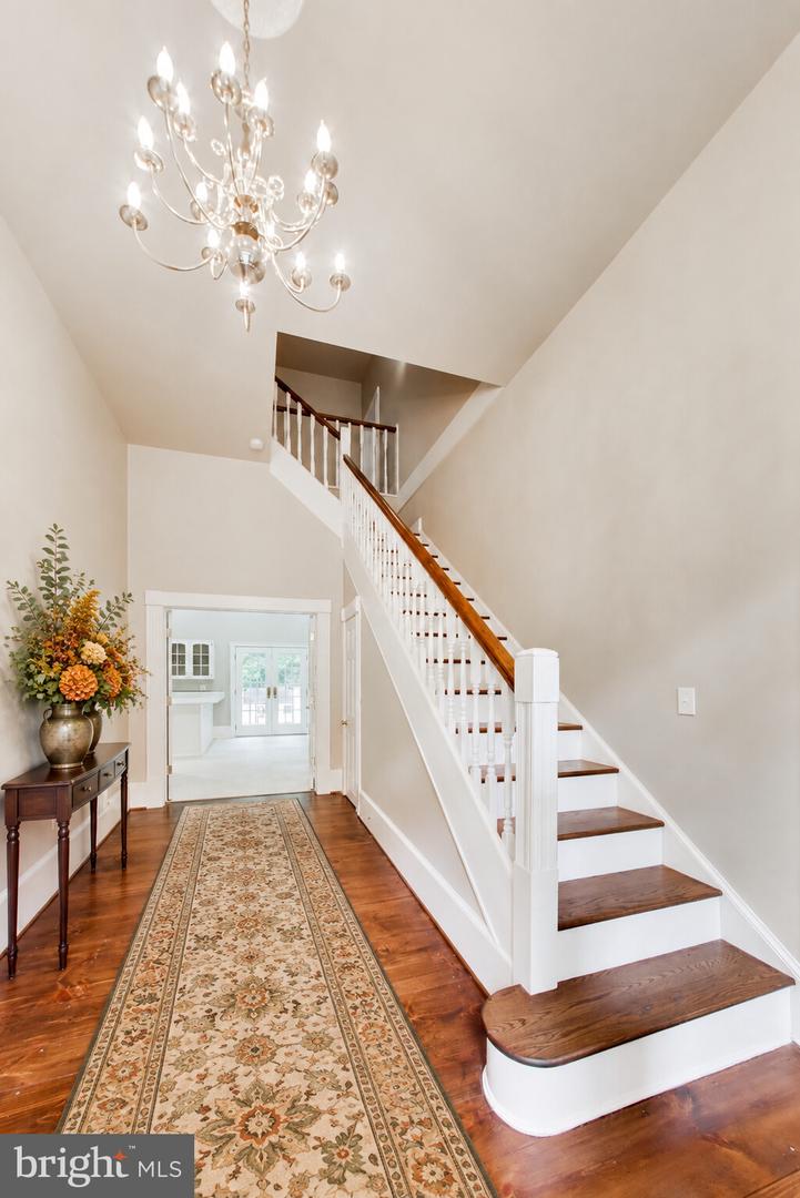 7302 Meadow Wood Way Property Photo 6