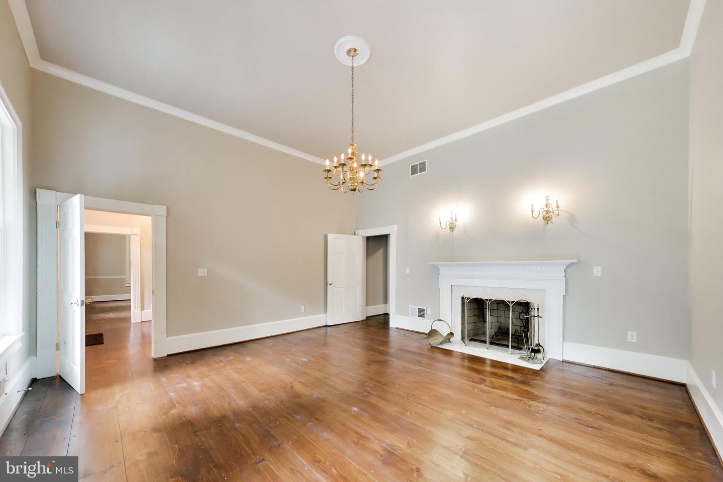 7302 Meadow Wood Way Property Photo 7
