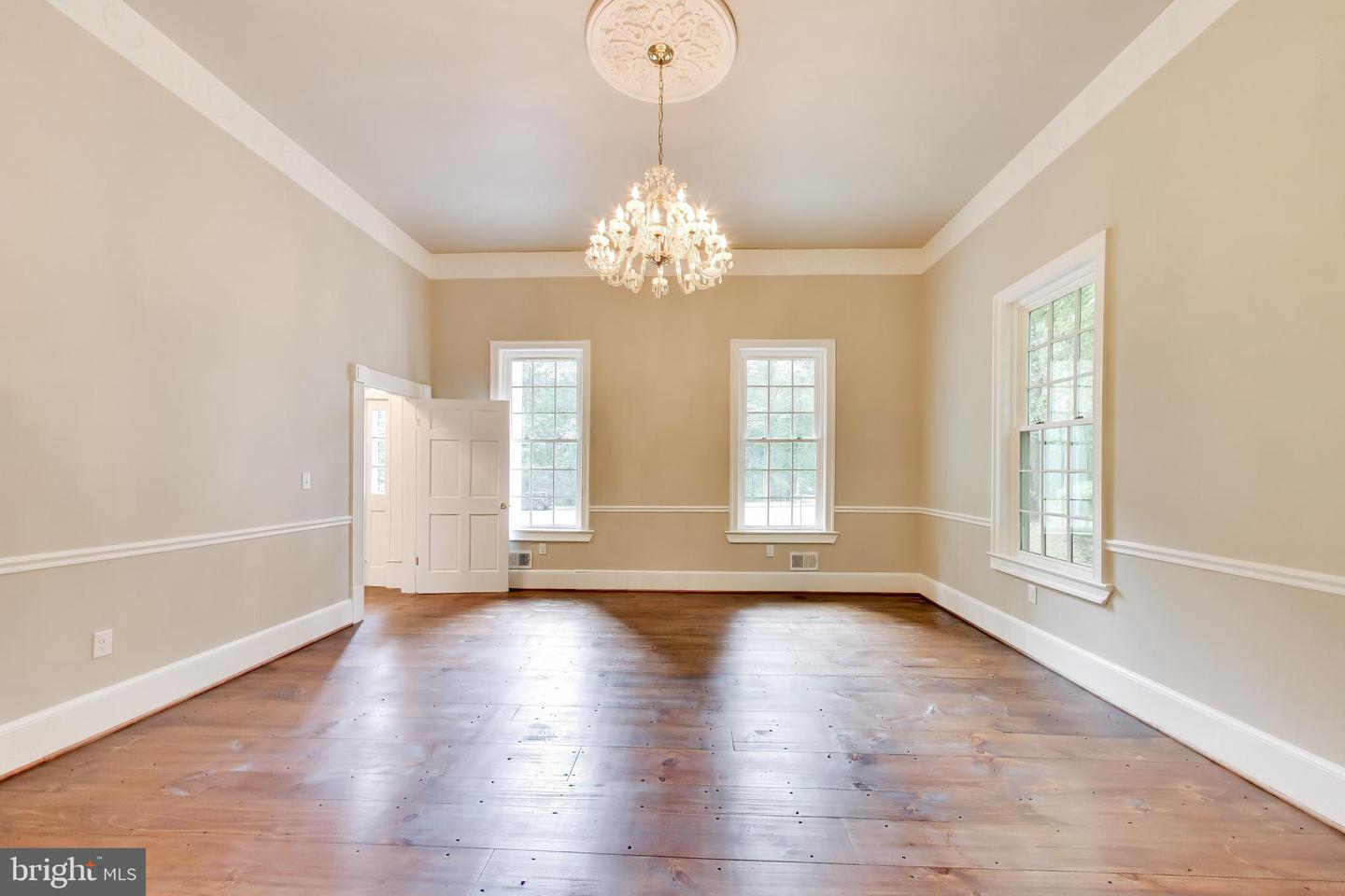 7302 Meadow Wood Way Property Photo 13