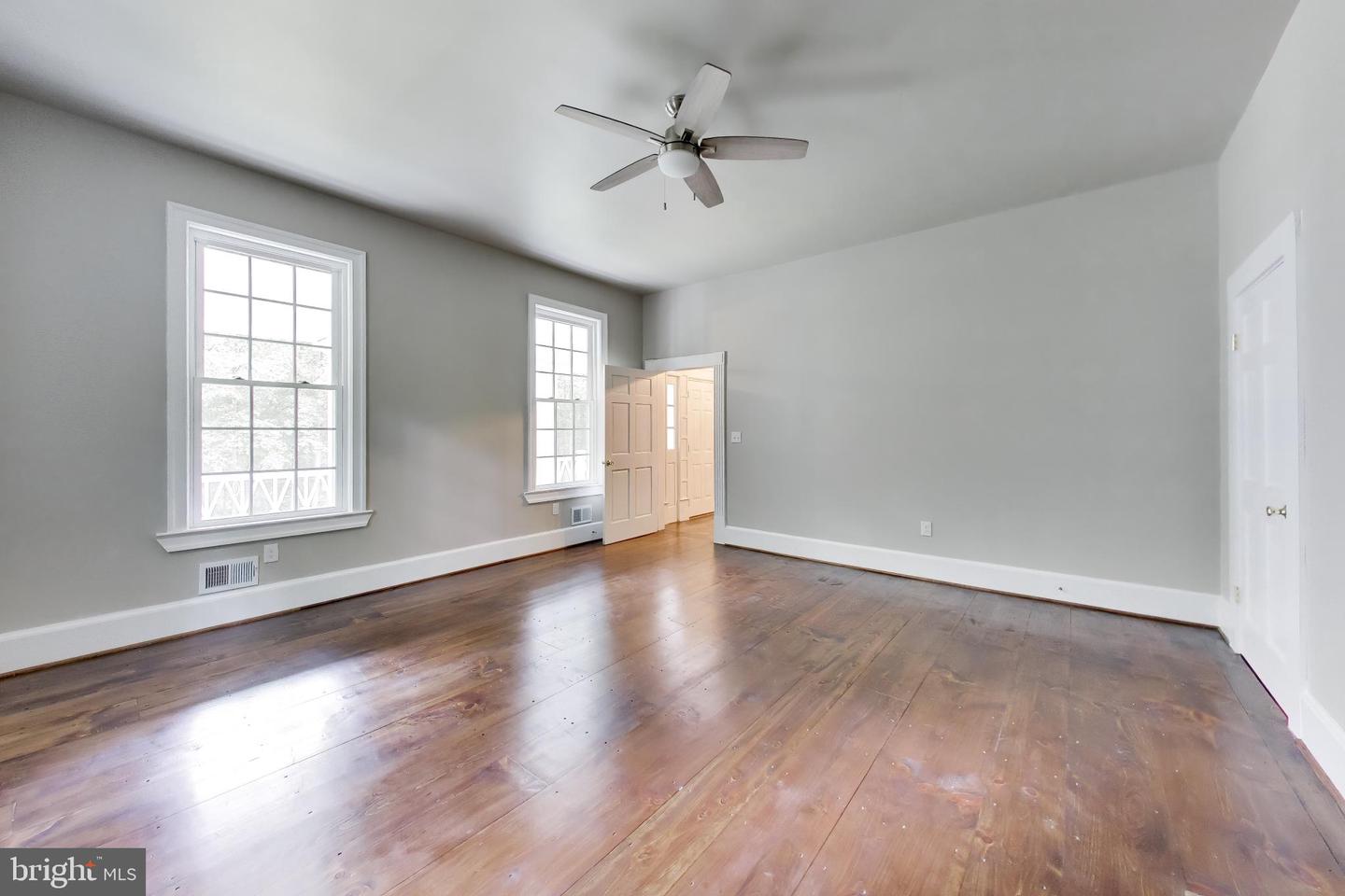 7302 Meadow Wood Way Property Photo 33