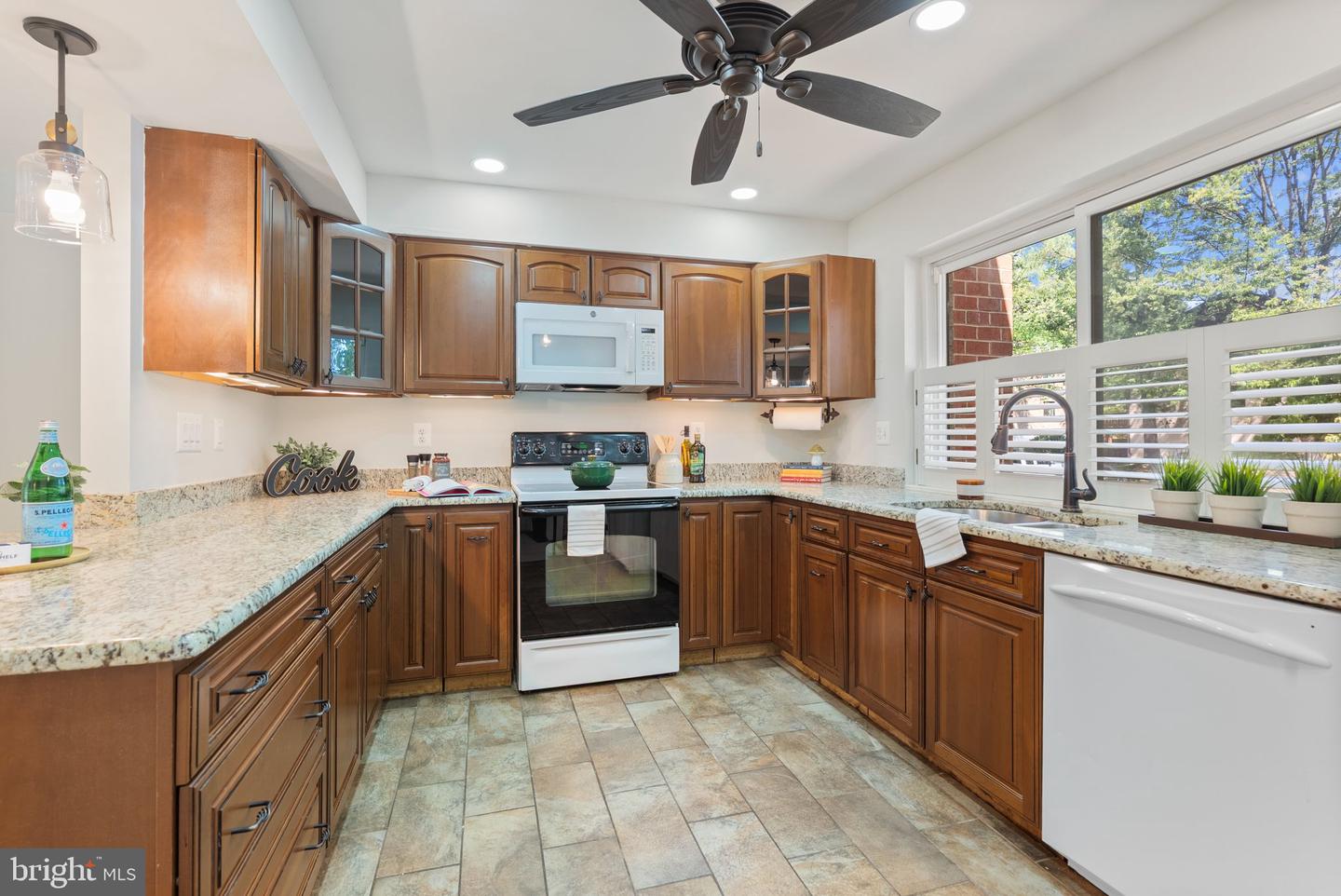 7110 Winter Rose Path Property Photo 7