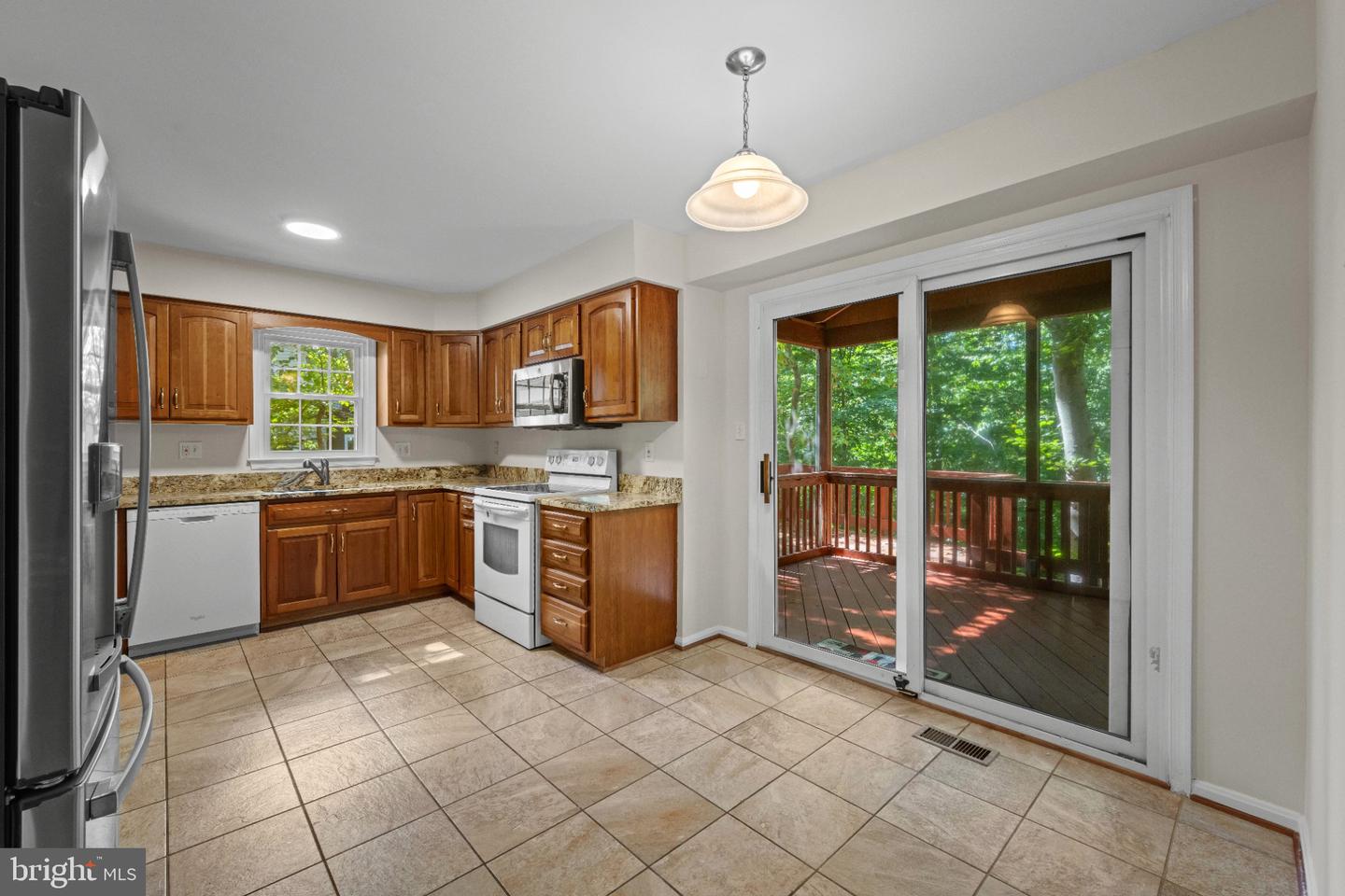 5526 High Tor Hl Property Photo 4