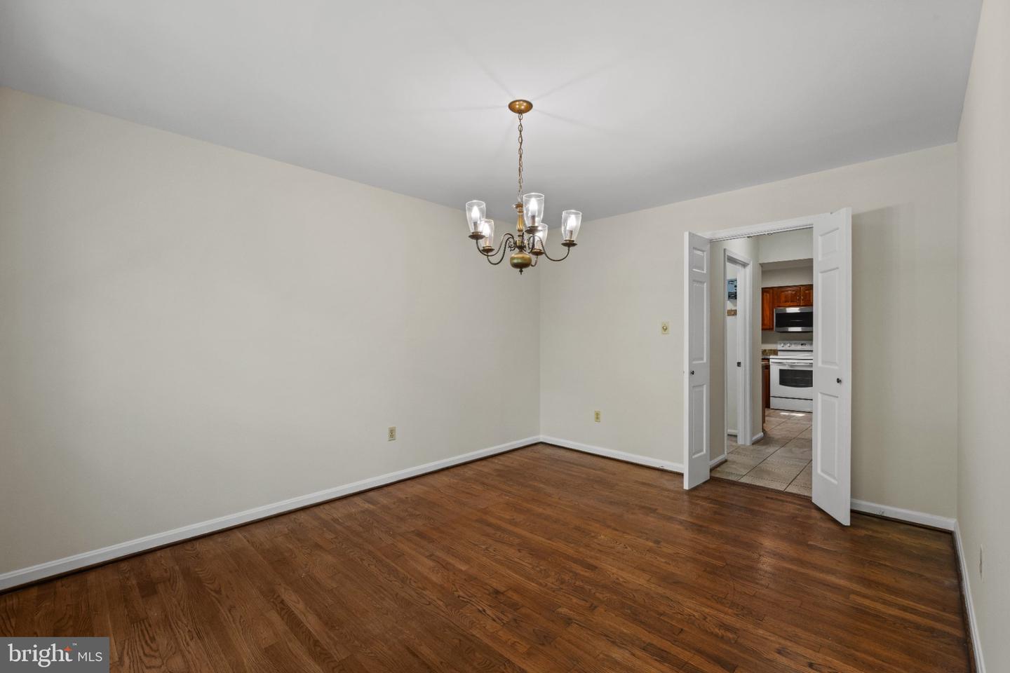 5526 High Tor Hl Property Photo 7