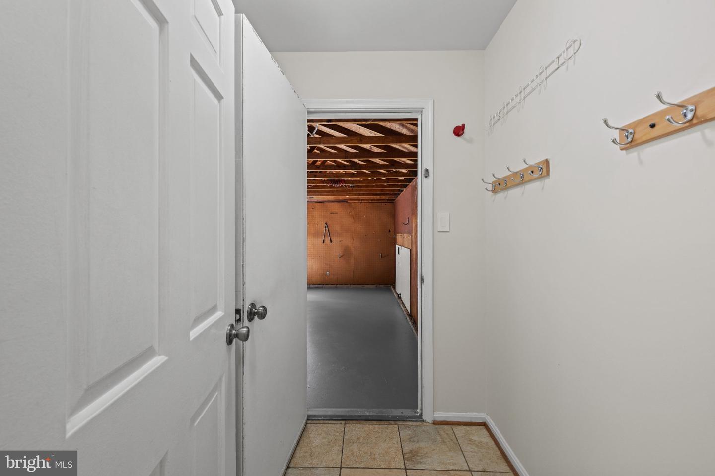 5526 High Tor Hl Property Photo 9