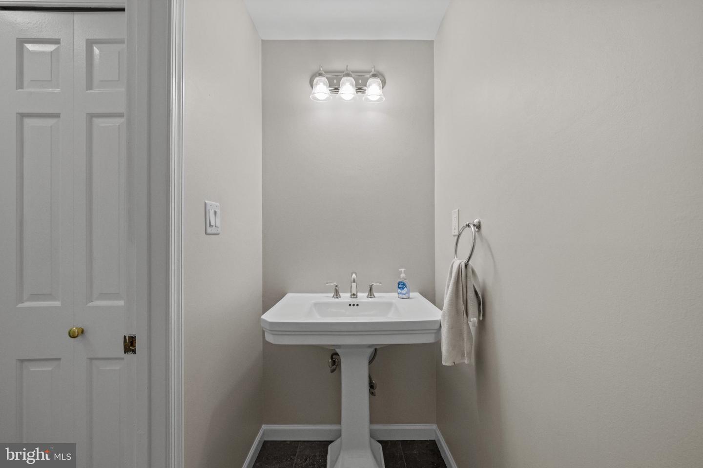 5526 High Tor Hl Property Photo 12