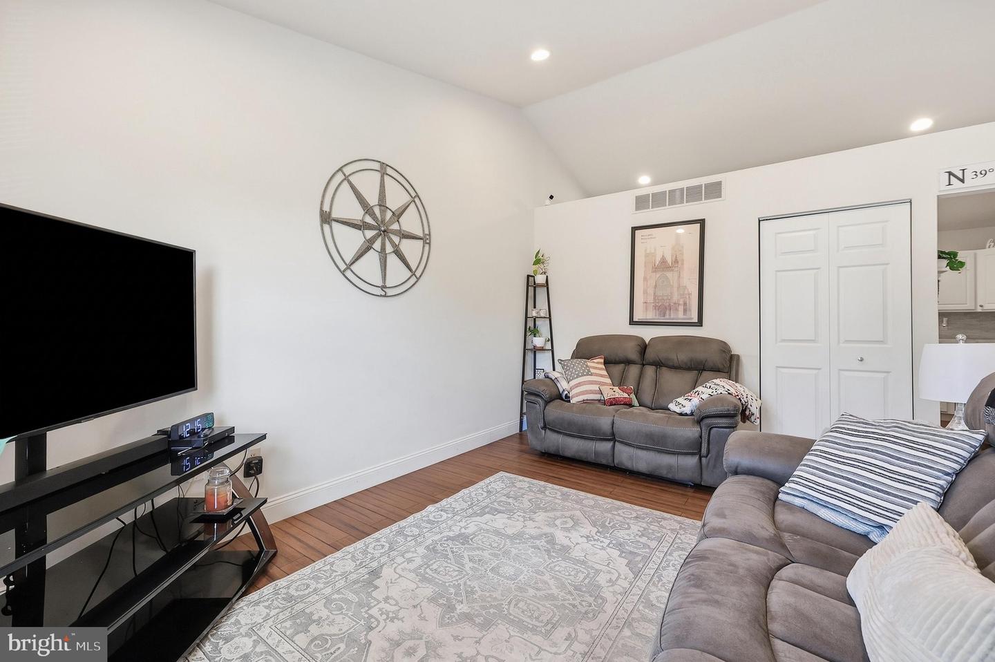 6404 Julie Ann Dr Property Photo 9