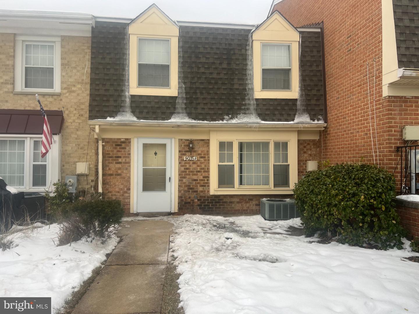 9035 N Laurel Rd #j Property Photo 2