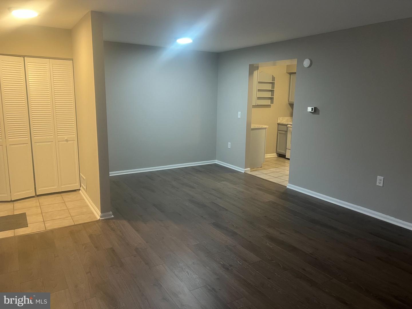 9035 N Laurel Rd #j Property Photo 3